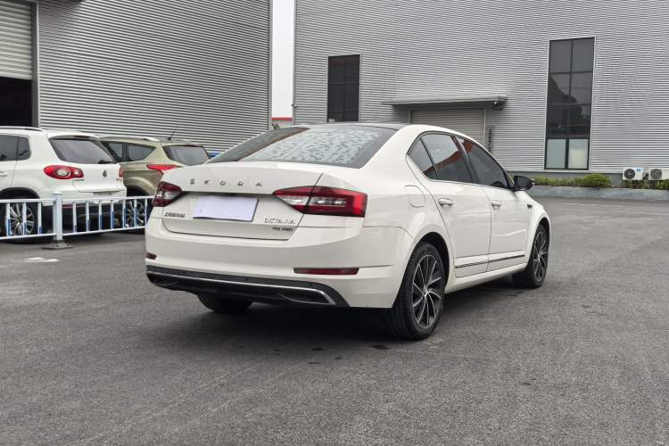 Used Skoda Octavia 2019 TSI280 DSG SmartDrive Luxury Edition China VI Exterior 6