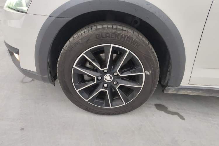 Used Skoda Octavia 2019 Station Wagon TSI230 DSG Luxury Edition China VI Standard Exterior 7