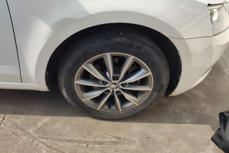 Used Skoda Octavia 2019 1.5L Automatic SmartDrive Comfort Edition China VI Standard Exterior 7