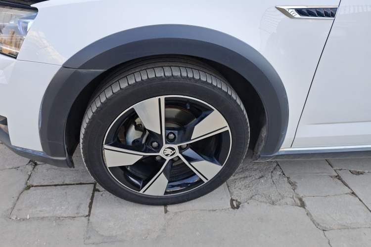 Used Skoda Octavia 2019 TSI280 DSG Luxury Edition Station Wagon China VI Standard Exterior 7
