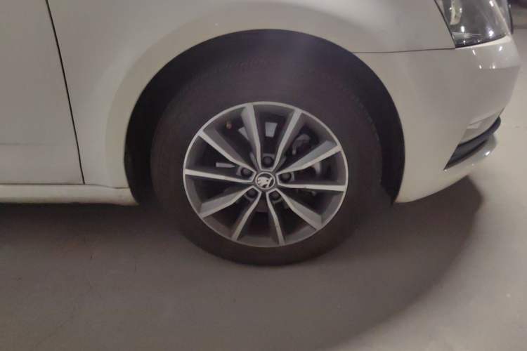 Used Skoda Octavia 2019 TSI230 DSG Smart & Comfort Edition China VI Standard Exterior 7