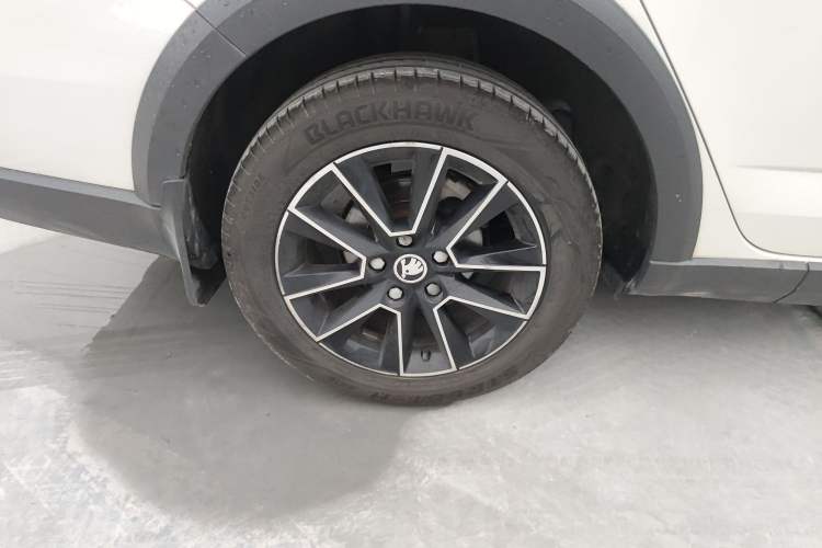 Used Skoda Octavia 2019 Station Wagon TSI230 DSG Luxury Edition China VI Standard Exterior 8