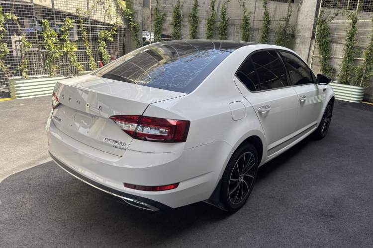 Used Skoda Octavia 2019 TSI280 DSG SmartDrive Luxury Edition China V Standard Exterior 8
