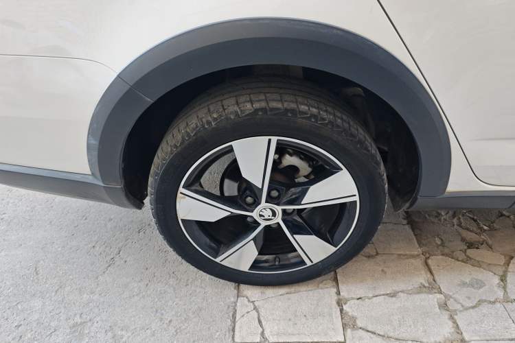 Used Skoda Octavia 2019 TSI280 DSG Luxury Edition Station Wagon China VI Standard Exterior 8