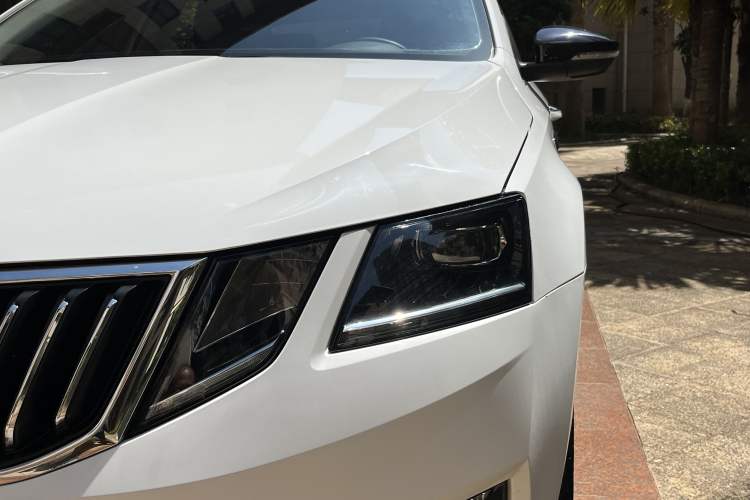 Used Skoda Octavia 2019 TSI280 DSG SmartDrive Luxury Edition China VI Exterior 8