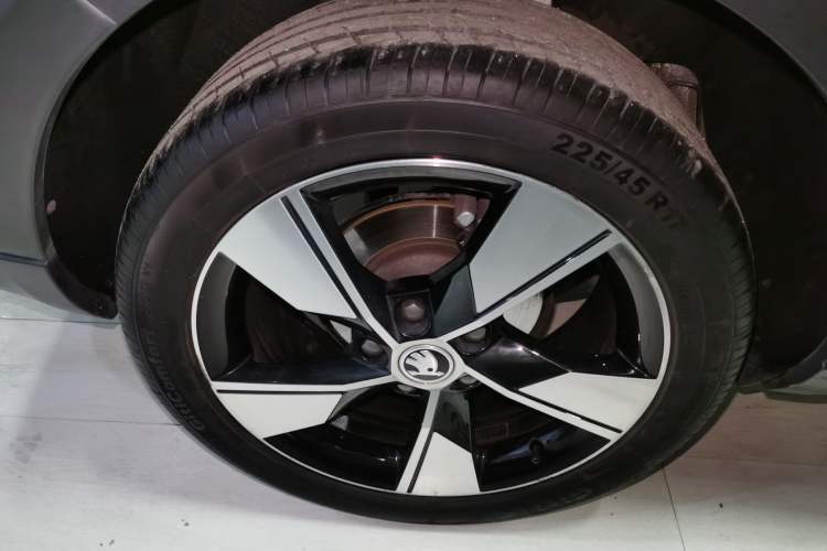 Used Skoda Octavia 2019 TSI280 DSG Luxury Edition Station Wagon China VI Standard Exterior 8