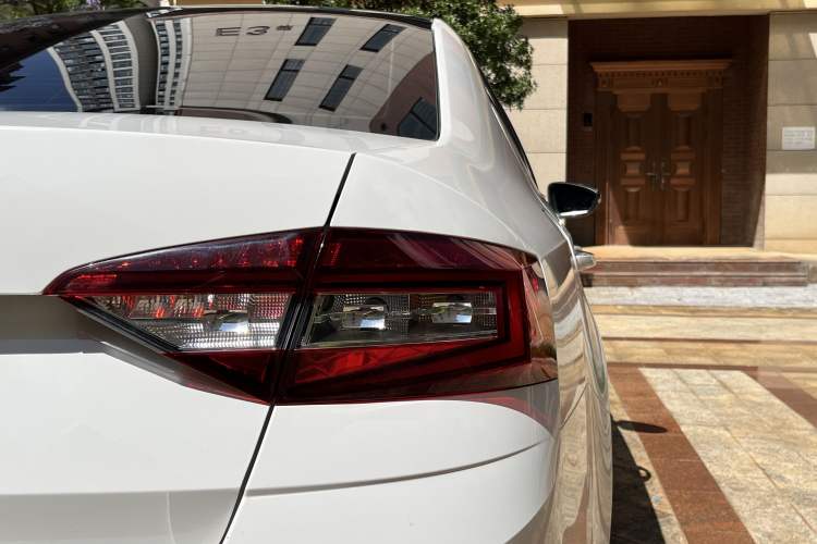 Used Skoda Octavia 2019 TSI280 DSG SmartDrive Luxury Edition China VI Exterior 9
