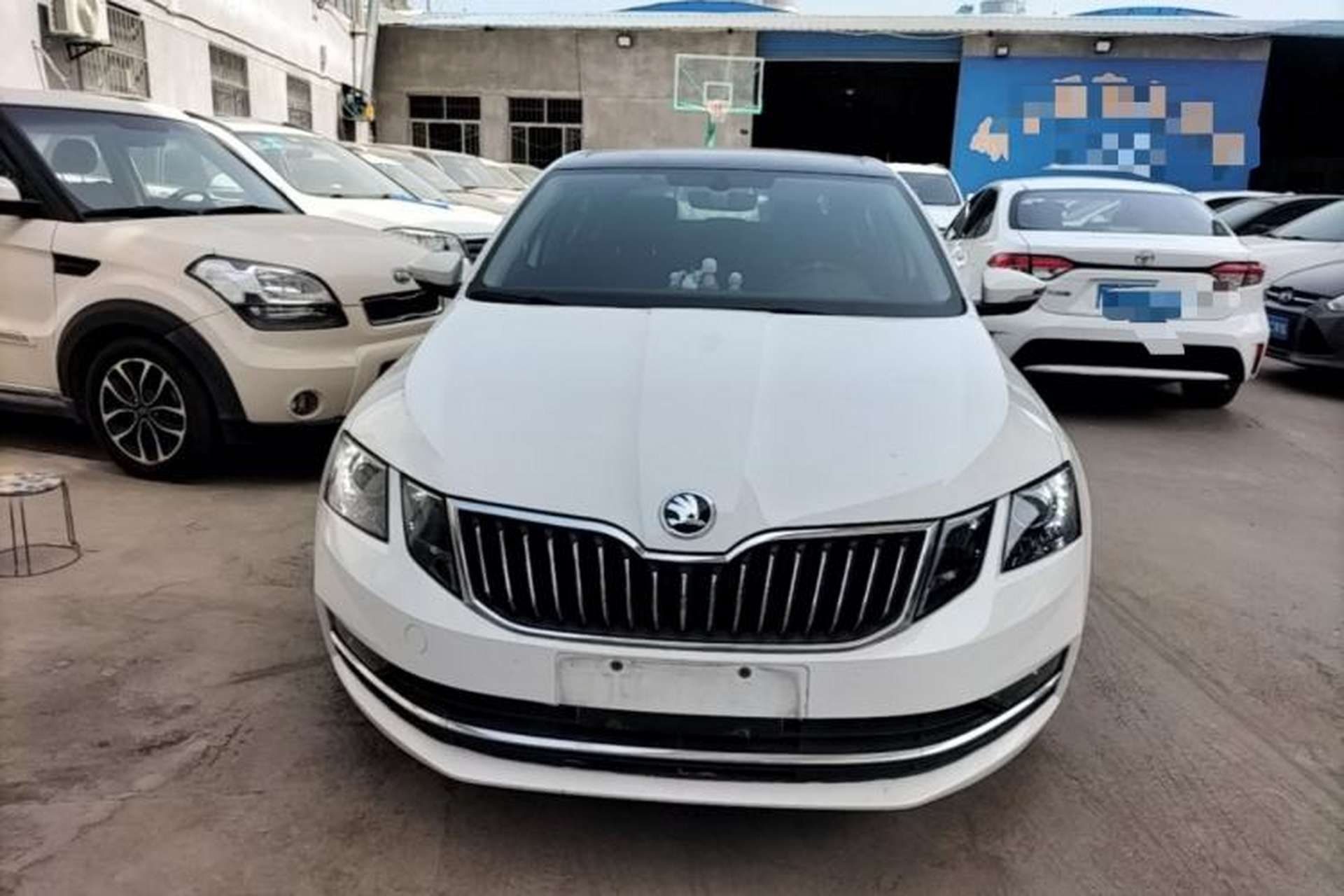 Used Skoda Octavia 2019 1.5L Automatic Smart Drive Luxury Edition China VI Standard Front