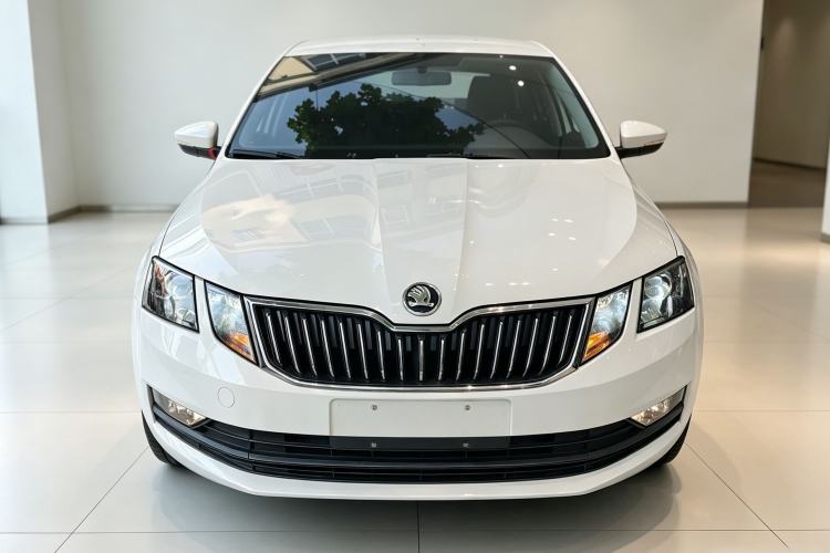 Used Skoda Octavia 2019 TSI230 DSG Smart & Comfort Edition China VI Standard Front