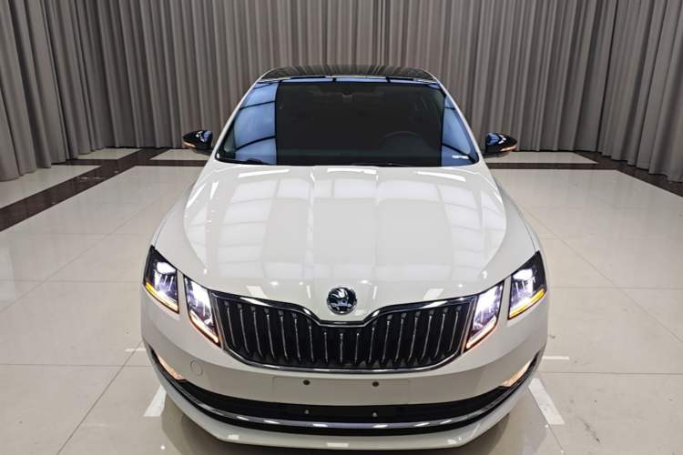 Used Skoda Octavia 2019 TSI280 DSG Luxury Edition Front