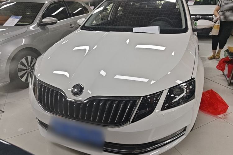 Used Skoda Octavia 2019 1.5L Automatic Smart Drive Luxury Edition China VI Standard Front