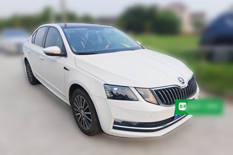 Used Skoda Octavia 2019 1.5L Automatic Smart Drive Luxury Edition China VI Standard Front Right 45 Deg