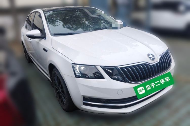 Used Skoda Octavia 2019 1.5L Automatic Smart Drive Luxury Edition China VI Standard Front Right 45 Deg