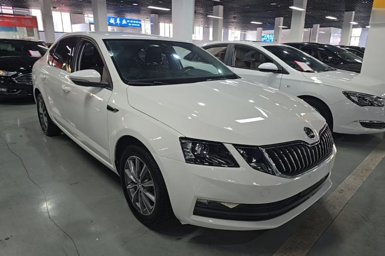 Used Skoda Octavia 2019 TSI230 DSG Smart & Comfort Edition China VI Standard Front Right 45 Deg