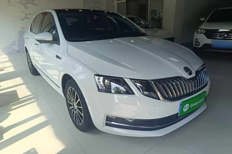 Used Skoda Octavia 2019 1.5L Automatic Luxury Edition Front Right 45 Deg