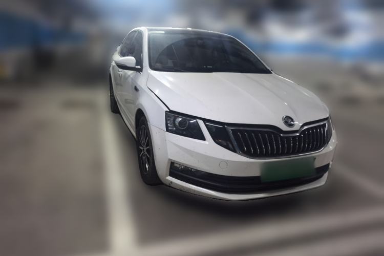 Used Skoda Octavia 2019 1.5L Automatic Luxury Edition Front Right 45 Deg