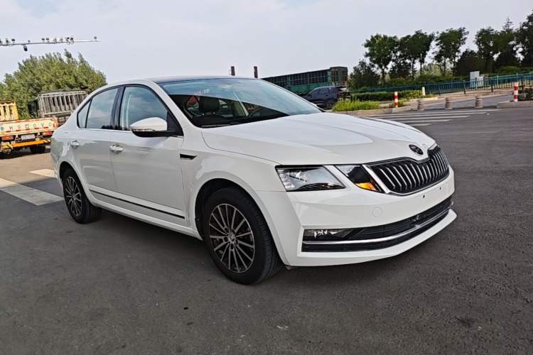 Used Skoda Octavia 2019 TSI230 DSG Luxury Edition Front Right 45 Deg