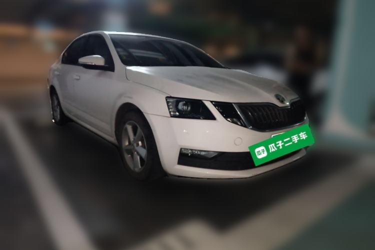 Used Skoda Octavia 2019 1.5L Manual Standard Edition China VI Front Right 45 Deg