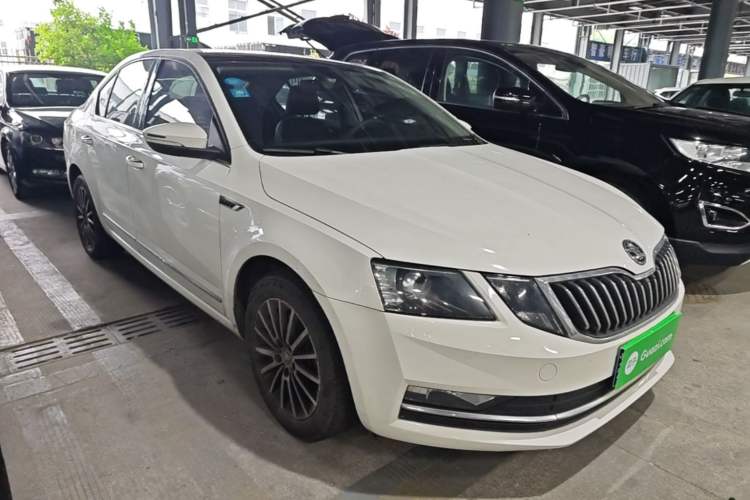 Used Skoda Octavia 2019 TSI230 DSG SmartDrive Luxury Edition China VI Front Right 45 Deg