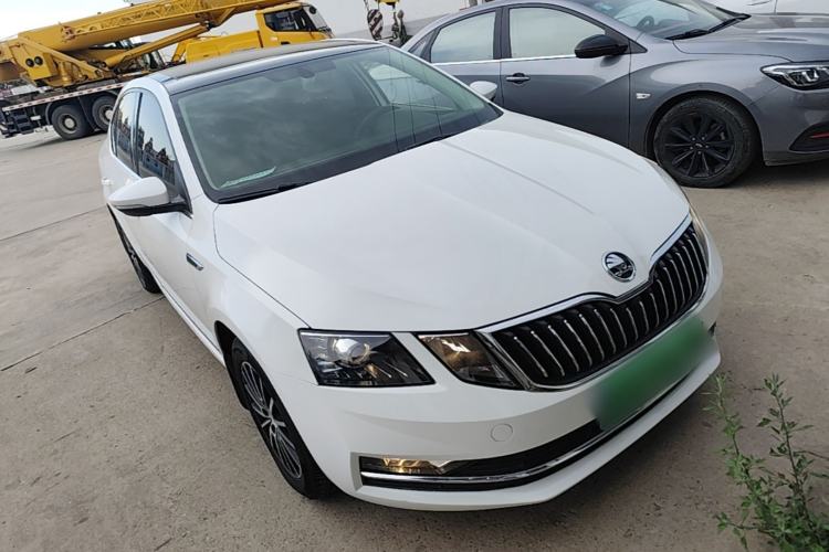 Used Skoda Octavia 2019 TSI230 DSG Luxury Edition Front Right 45 Deg