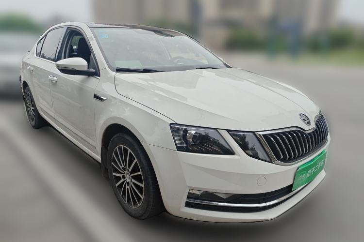 Used Skoda Octavia 2019 1.5L Automatic Smart Drive Luxury Edition China VI Standard Front Right 45 Deg