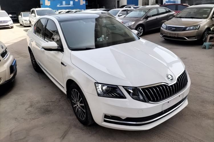 Used Skoda Octavia 2019 1.5L Automatic Smart Drive Luxury Edition China VI Standard Front Right 45 Deg