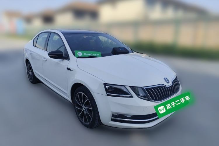 Used Skoda Octavia 2019 TSI280 DSG Luxury Edition Front Right 45 Deg