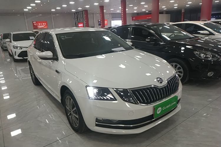Used Skoda Octavia 2019 1.5L Automatic Comfort Edition Front Right 45 Deg