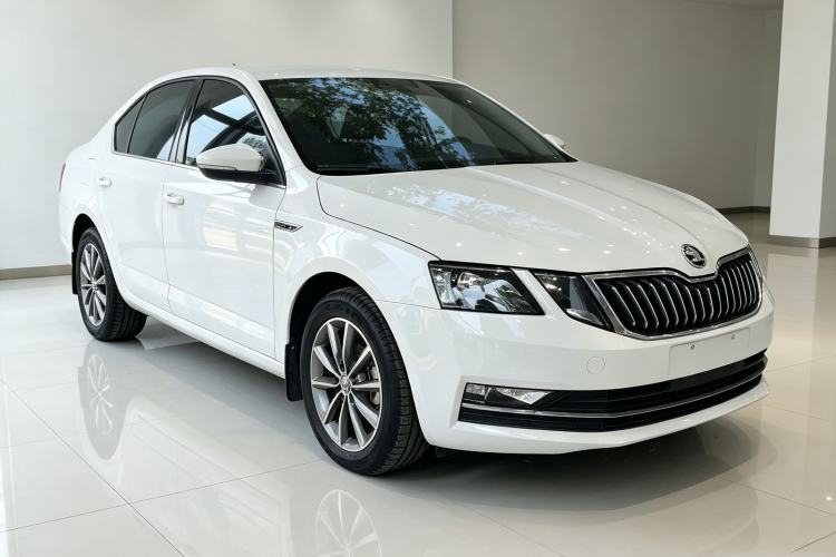 Used Skoda Octavia 2019 TSI230 DSG Smart & Comfort Edition China VI Standard Front Right 45 Deg