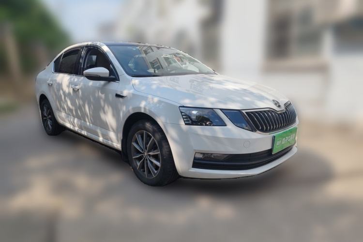 Used Skoda Octavia 2019 1.5L Automatic Comfort Edition Front Right 45 Deg