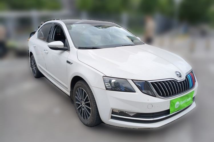 Used Skoda Octavia 2019 1.5L Automatic Smart Drive Luxury Edition China VI Standard Front Right 45 Deg