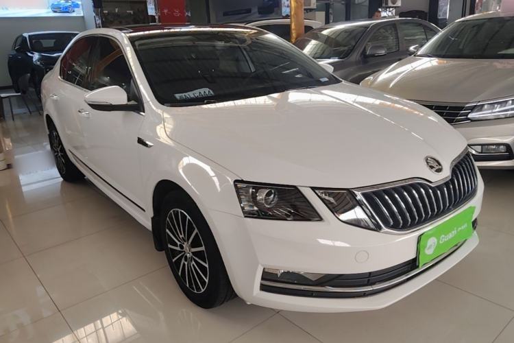 Used Skoda Octavia 2019 1.5L Automatic Smart Drive Luxury Edition China VI Standard Front Right 45 Deg