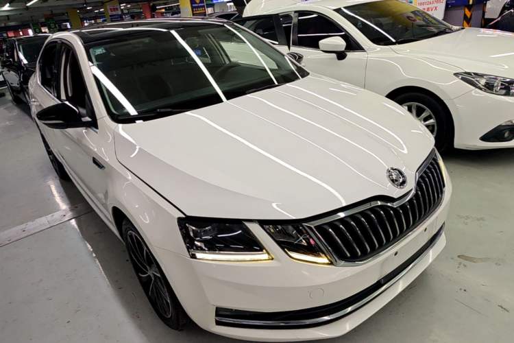 Used Skoda Octavia 2019 TSI280 DSG SmartDrive Luxury Edition China V Standard Front Right 45 Deg