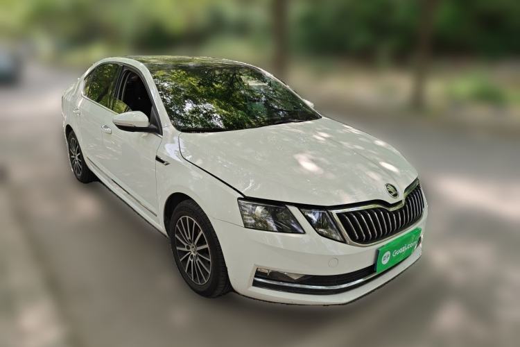 Used Skoda Octavia 2019 1.5L Automatic Luxury Edition Front Right 45 Deg