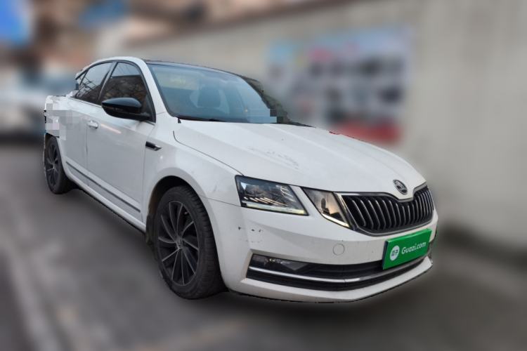 Used Skoda Octavia 2019 TSI280 DSG Luxury Edition Front Right 45 Deg