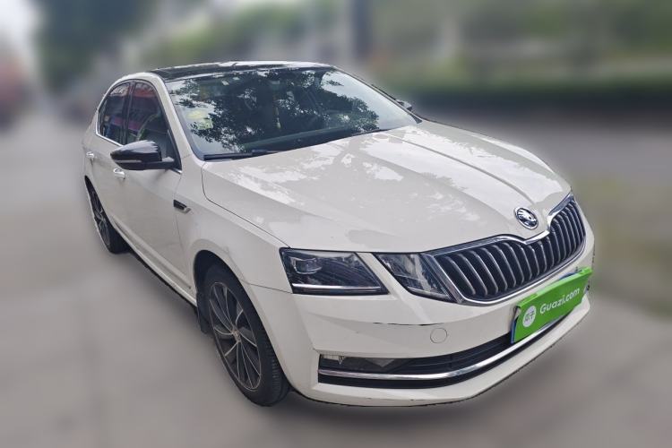 Used Skoda Octavia 2019 TSI280 DSG Luxury Edition Front Right 45 Deg