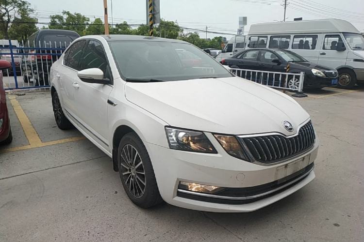 Used Skoda Octavia 2019 TSI230 DSG Luxury Edition Front Right 45 Deg