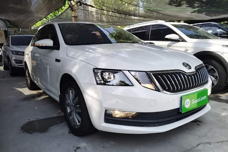 Used Skoda Octavia 2019 1.5L Automatic SmartDrive Comfort Edition China VI Standard Front Right 45 Deg
