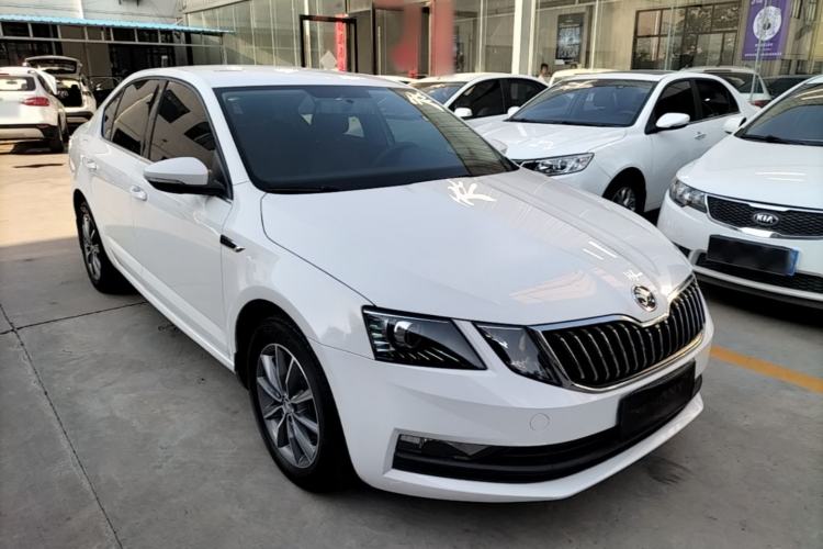 Used Skoda Octavia 2019 1.5L Automatic SmartDrive Comfort Edition China VI Standard Front Right 45 Deg