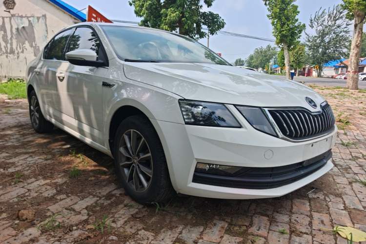 Used Skoda Octavia 2019 1.5L Automatic SmartDrive Comfort Edition China VI Standard Front Right 45 Deg