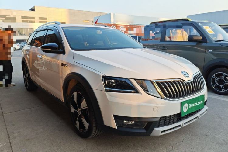 Used Skoda Octavia 2019 TSI280 DSG Luxury Edition Station Wagon China VI Standard Front Right 45 Deg