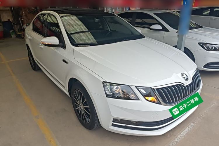 Used Skoda Octavia 2019 1.5L Automatic Smart Drive Luxury Edition China VI Standard Front Right 45 Deg