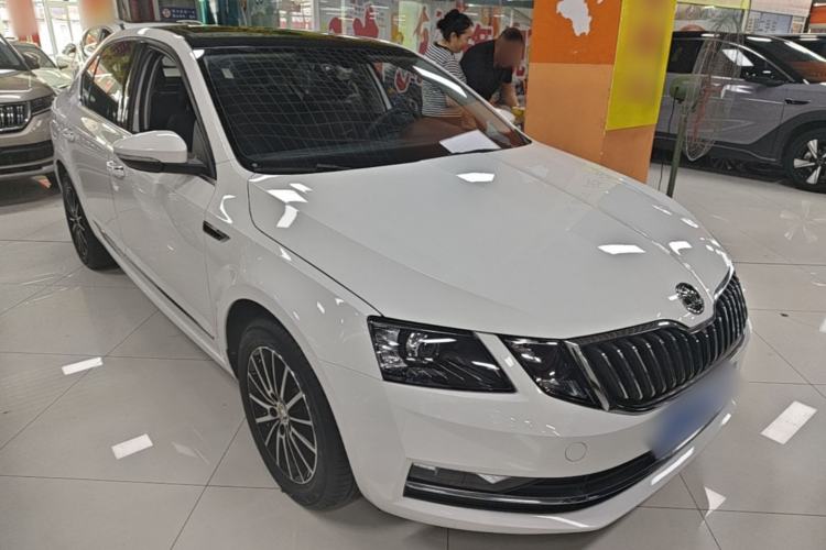 Used Skoda Octavia 2019 1.5L Automatic Smart Drive Luxury Edition China VI Standard Front Right 45 Deg