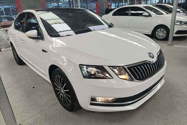 Used Skoda Octavia 2019 1.5L Automatic Luxury Edition Front Right 45 Deg