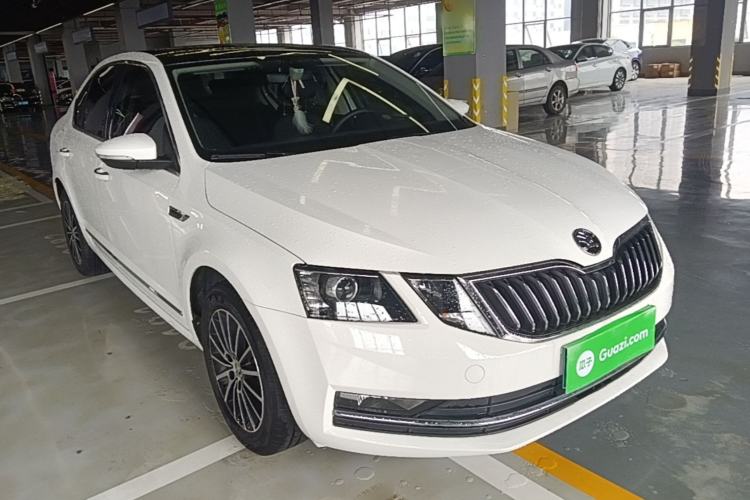 Used Skoda Octavia 2019 TSI230 DSG SmartDrive Luxury Edition China VI Front Right 45 Deg