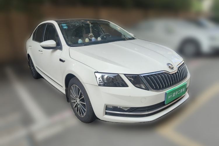 Used Skoda Octavia 2019 1.5L Automatic Smart Drive Luxury Edition China VI Standard Front Right 45 Deg