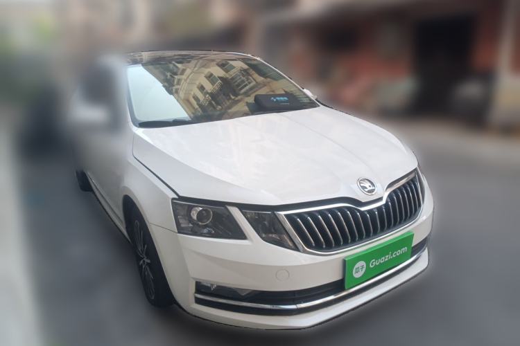 Used Skoda Octavia 2019 1.5L Automatic Smart Drive Luxury Edition China VI Standard Front Right 45 Deg