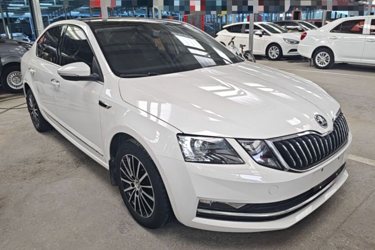 Used Skoda Octavia 2019 1.5L Automatic Smart Drive Luxury Edition China VI Standard Front Right 45 Deg