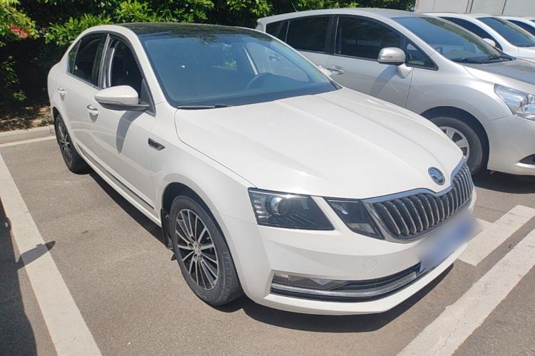 Used Skoda Octavia 2019 1.5L Automatic Smart Drive Luxury Edition China VI Standard Front Right 45 Deg