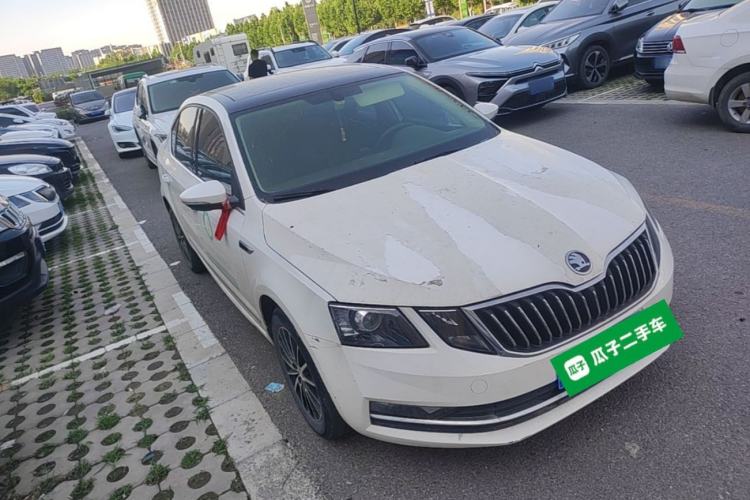 Used Skoda Octavia 2019 1.5L Automatic Luxury Edition Front Right 45 Deg